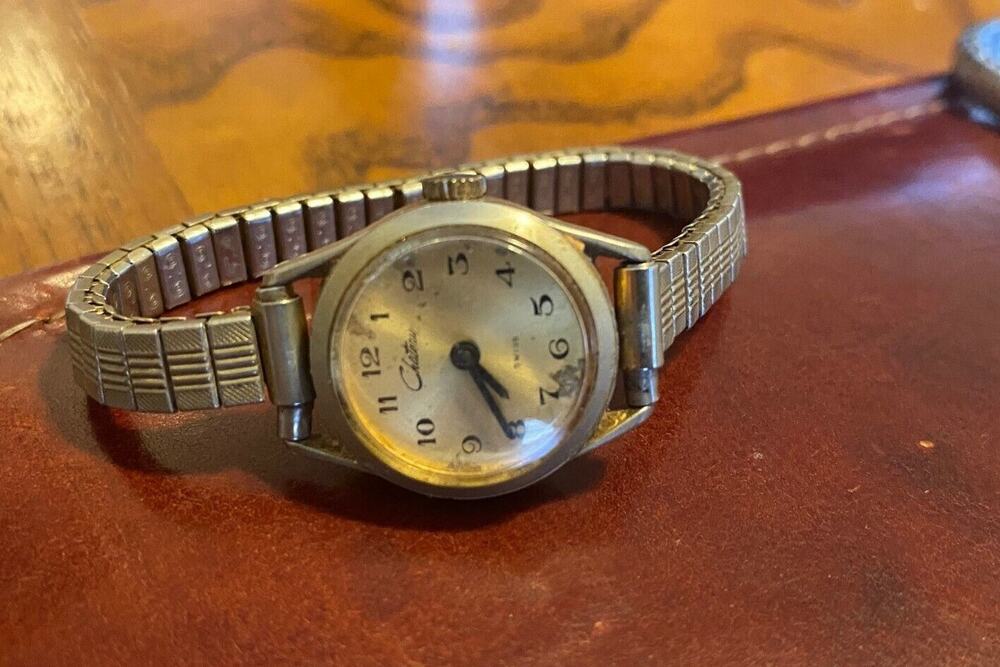 VTG women's Chateau Watch, Gold Tone, Mechanical, Repair